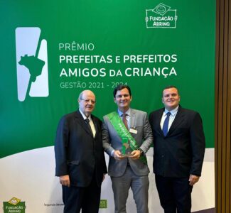 Marcelo Beltrão recebe Prêmio Prefeito Amigo da Criança da Fundação Abrinq