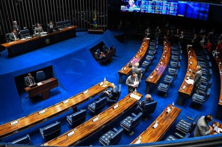 PEC que alivia contas dos municípios passa pela primeira sessão de discussão Compartilhe este conteúdo no Whatsapp  Fonte: Agência Senado