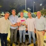 Prefeito de Santana do Mundaú recebe furgão para PAA