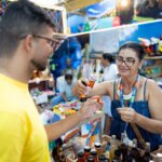 Rota da Cachaça apresenta destilados de palma, aroeira e até ‘Kunhão de Boi’ nos estandes municipais