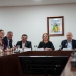 Ziulkoski reforça preocupação com pautas-bombas em reunião com a ministra Gleisi Hoffman