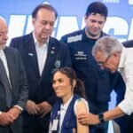 Ministério da Saúde inicia vacinação de 1,2 milhão de profissionais de saúde contra a dengue em todos os estados