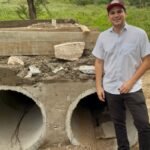 Prefeito Eduardo Bulhões acompanha obra da 15ª passagem molhada de sua gestão