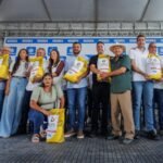 Paulo Dantas entrega sementes e pavimentação urbana em Dois Riachos