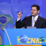 Alcolumbre anuncia apreciação de vetos a transferências de Municípios inadimplentes na XVII Marcha