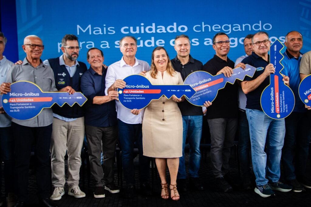 SUS faz entrega de 47 veículos para 35 municípios