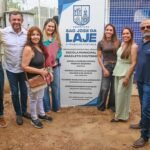 Prefeita Angela Vanessa e vice-prefeita Ravena de Neno entregam escola reformada e requalificam estrada rural em São José da Laje