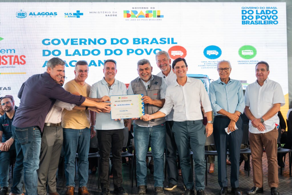 Ministério da Saúde entrega 12 unidades odontológicas móveis e anuncia investimentos em dois municípios alagoanos