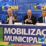 Presidente da CNM pede atuação dos prefeitos contra pauta-bomba na abertura da Mobilização