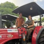 Prefeita Marcela Gomes recebe da Codevasf trator equipado com implementos agrícolas para Novo Lino