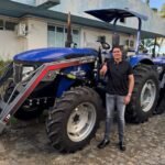 Vice-prefeito de Monteirópolis fortalece agricultura familiar com entrega de trator para associação rural