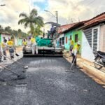Prefeito Allan de Jesus inicia pavimentação de 13 ruas em parceria com o Programa Pro-Estrada
