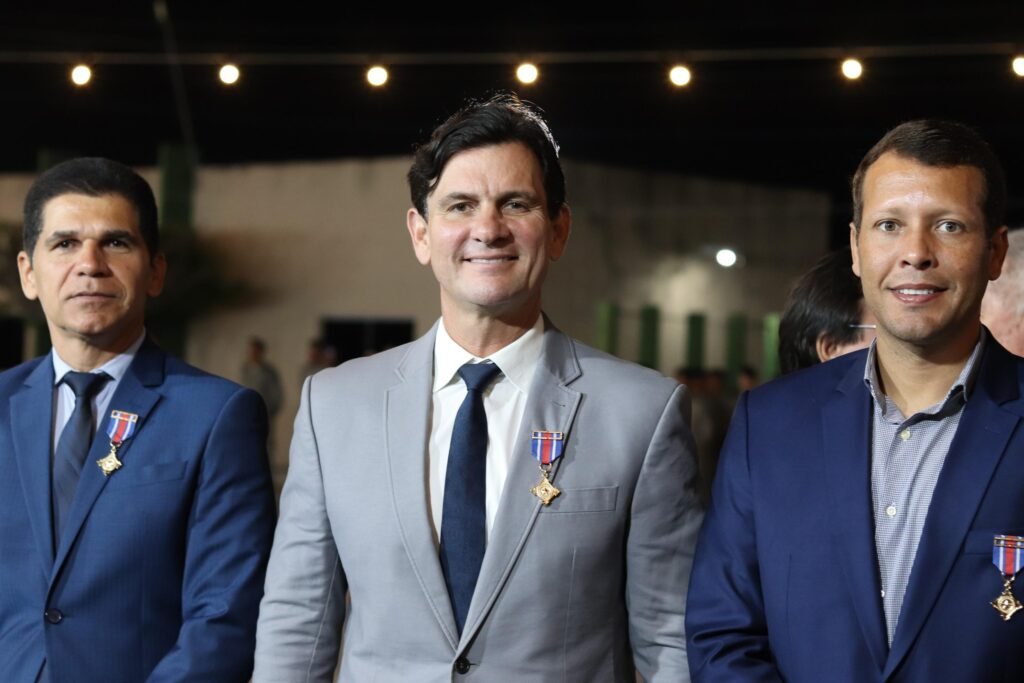Marcelo Beltrão recebe Medalha Zumbi dos Palmares no Dia do Soldado