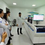 Prefeitura de Penedo capacita biomédicos para operar novo equipamento no Laboratório Municipal
