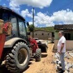 Prefeito de Branquinha acompanha avanço das obras de pavimentação no Caipe – zona rural do município