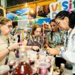 Visitante na feira - Foto: Wendel Matos