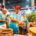 Visitante na feira - Foto: Wendel Matos